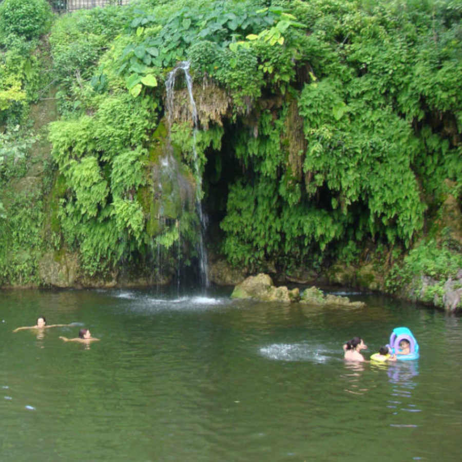 krause-springs-waterfall-photo-by-Jessica-Garcia-crp-sqr